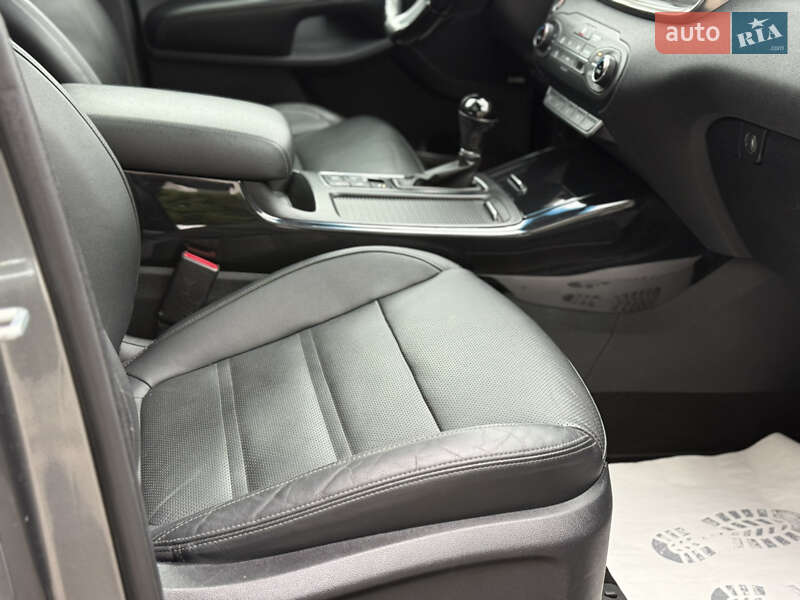 Позашляховик / Кросовер Kia Sorento 2015 в Стрию