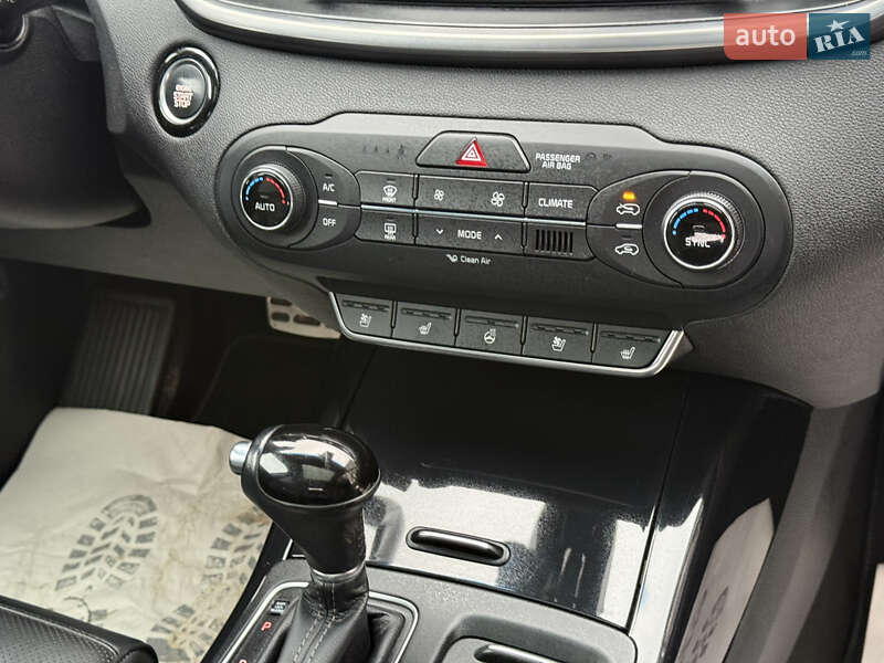 Позашляховик / Кросовер Kia Sorento 2015 в Стрию