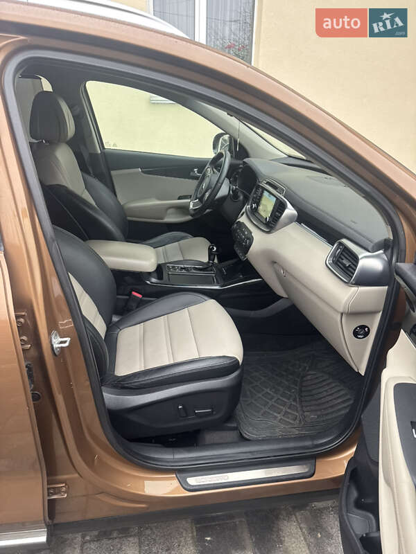 Позашляховик / Кросовер Kia Sorento 2015 в Рівному