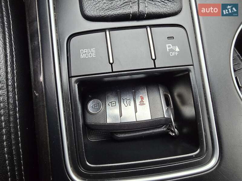 Внедорожник / Кроссовер Kia Sorento 2015 в Запорожье