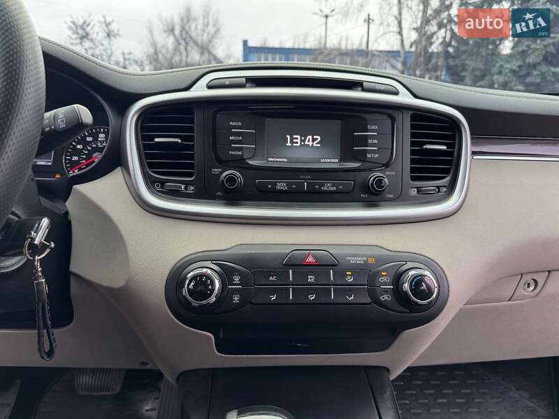 Внедорожник / Кроссовер Kia Sorento 2017 в Кривом Роге