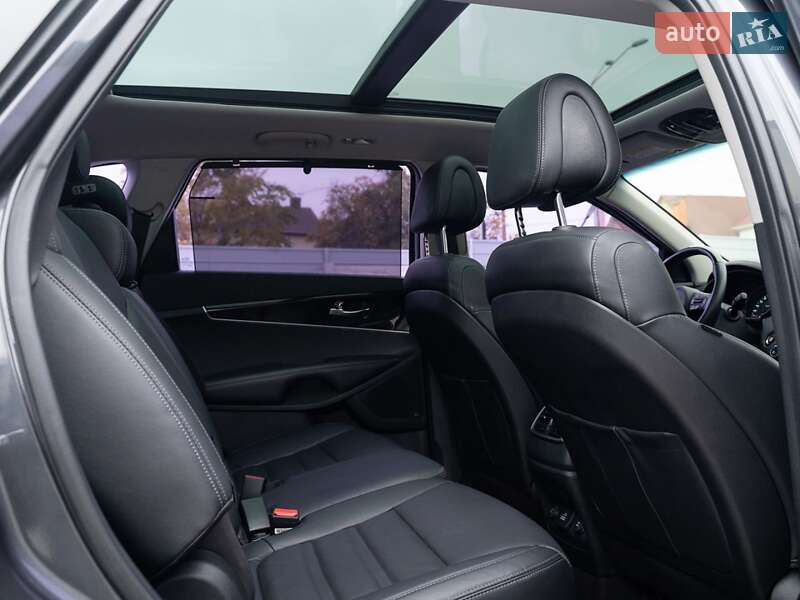 Внедорожник / Кроссовер Kia Sorento 2015 в Краснограде