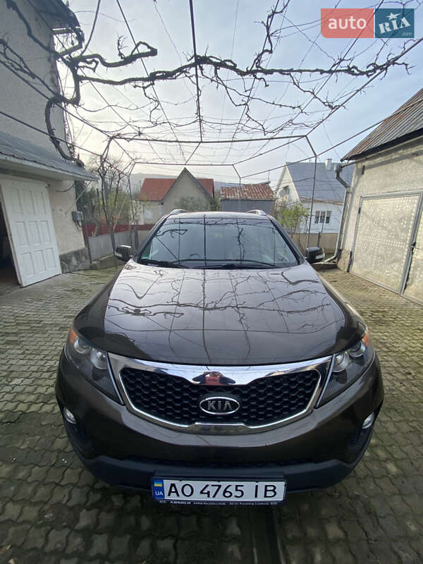 Внедорожник / Кроссовер Kia Sorento 2010 в Хусте
