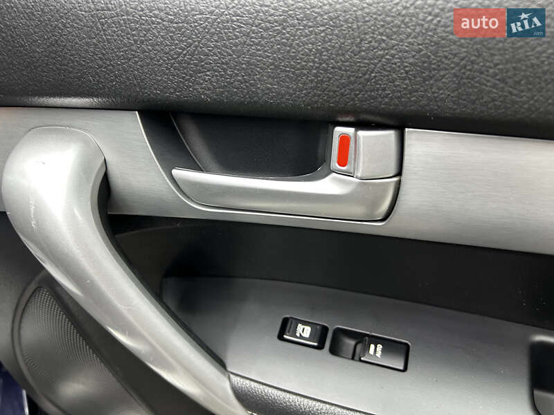 Внедорожник / Кроссовер Kia Sorento 2010 в Черновцах