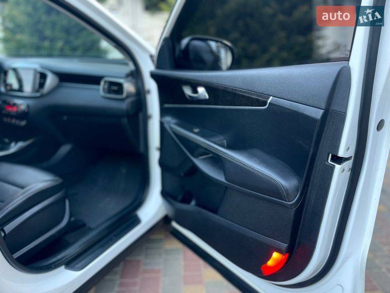 Внедорожник / Кроссовер Kia Sorento 2016 в Одессе