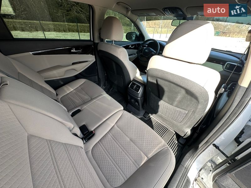 Внедорожник / Кроссовер Kia Sorento 2018 в Новояворовске