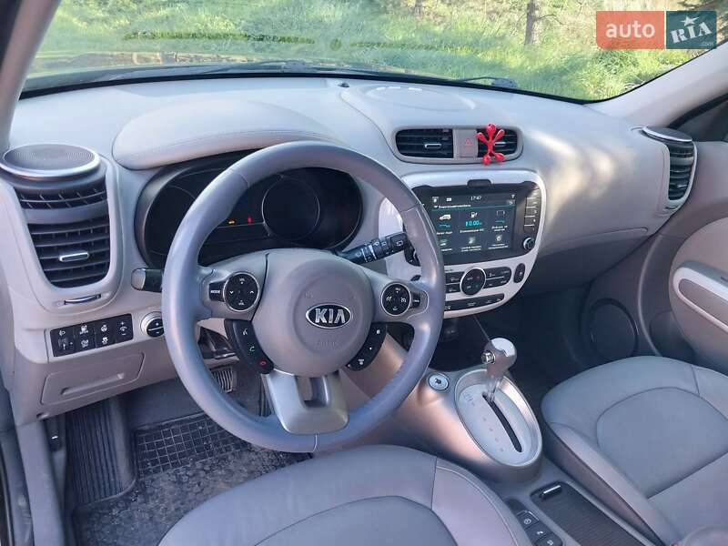 Позашляховик / Кросовер Kia Soul EV 2015 в Стрию