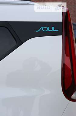 Позашляховик / Кросовер Kia Soul EV 2020 в Чернівцях