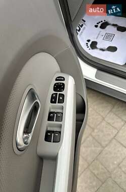 Внедорожник / Кроссовер Kia Soul EV 2017 в 