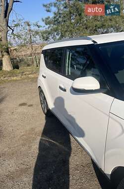 Позашляховик / Кросовер Kia Soul EV 2020 в 