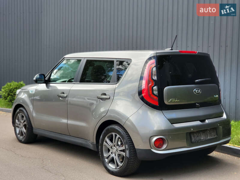 Позашляховик / Кросовер Kia Soul EV 2015 в Києві