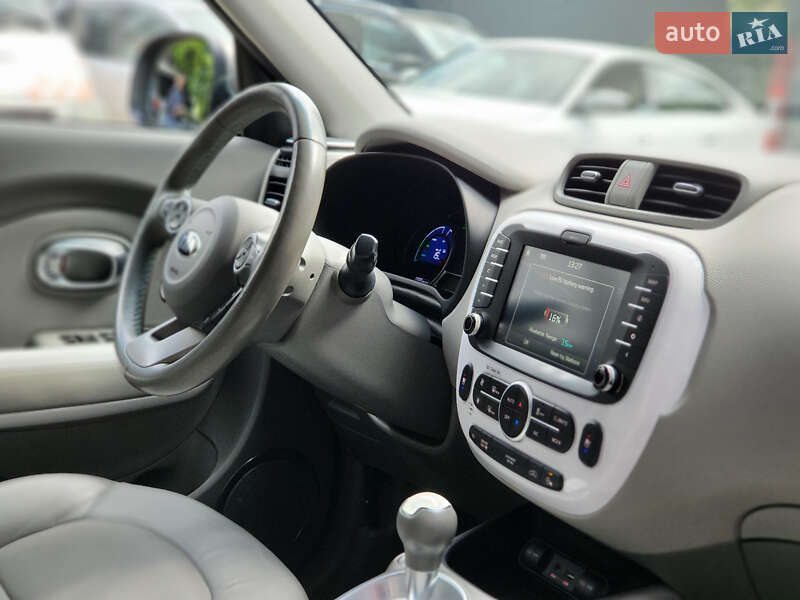 Позашляховик / Кросовер Kia Soul EV 2015 в Києві