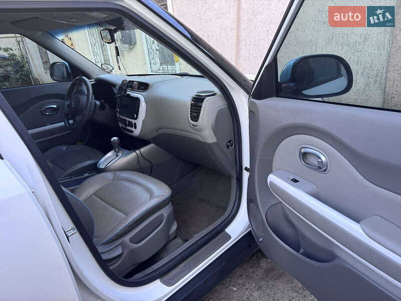 Позашляховик / Кросовер Kia Soul EV 2015 в Верхівцеві