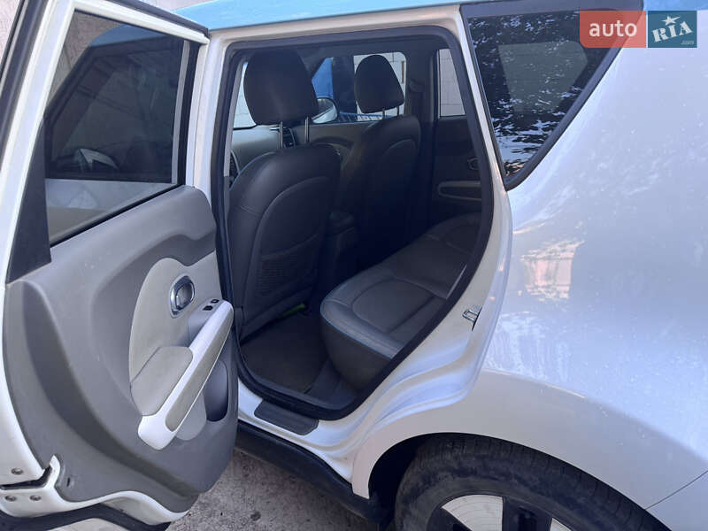 Позашляховик / Кросовер Kia Soul EV 2015 в Верхівцеві