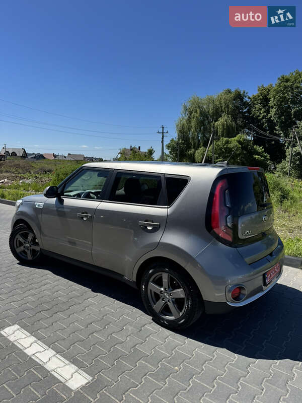 Позашляховик / Кросовер Kia Soul EV 2017 в Луцьку