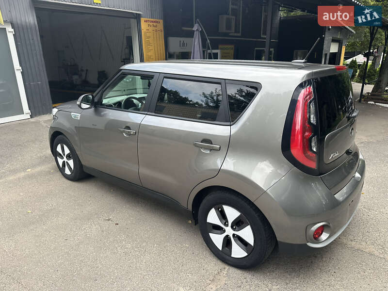 Позашляховик / Кросовер Kia Soul EV 2016 в Києві