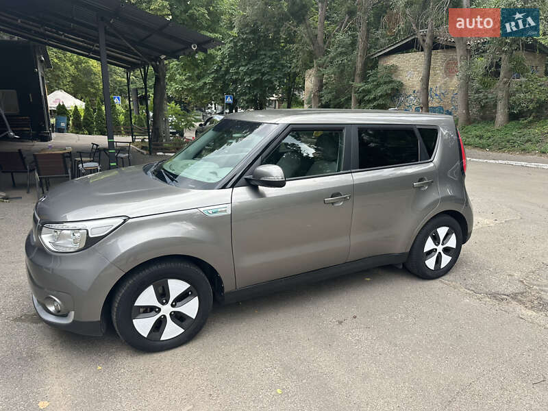 Позашляховик / Кросовер Kia Soul EV 2016 в Києві