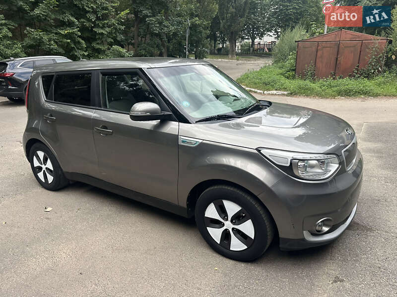Позашляховик / Кросовер Kia Soul EV 2016 в Києві