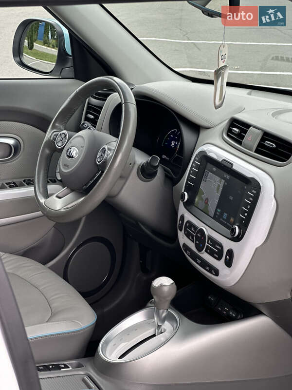Позашляховик / Кросовер Kia Soul EV 2018 в Чернівцях