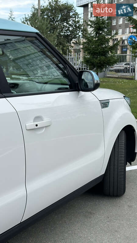 Позашляховик / Кросовер Kia Soul EV 2018 в Чернівцях