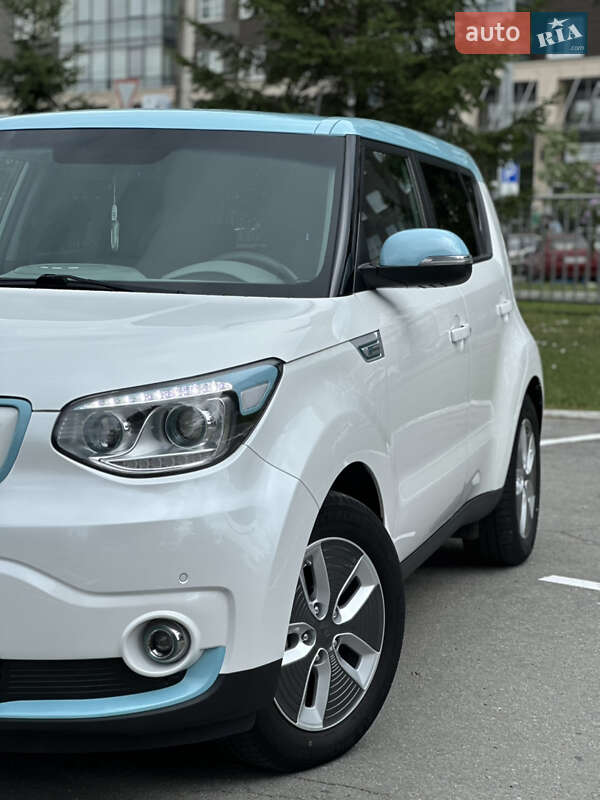 Позашляховик / Кросовер Kia Soul EV 2018 в Чернівцях