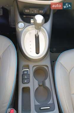 Внедорожник / Кроссовер Kia Soul EV 2015 в 