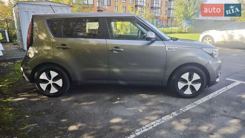 Позашляховик / Кросовер Kia Soul EV 2016 в Кам'янець-Подільському