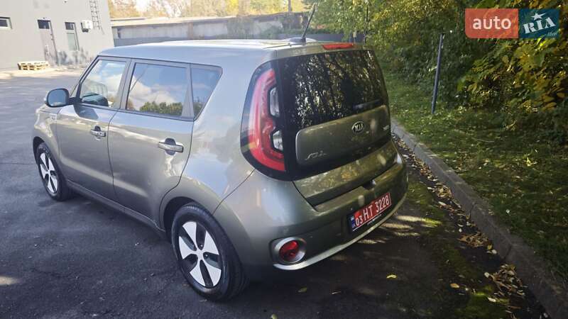 Позашляховик / Кросовер Kia Soul EV 2016 в Кам'янець-Подільському