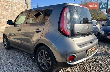 Позашляховик / Кросовер Kia Soul EV 2015 в  фото 5 Позашляховик / Кросовер Kia Soul EV 2015 в