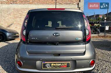 Позашляховик / Кросовер Kia Soul EV 2015 в  фото 6 Позашляховик / Кросовер Kia Soul EV 2015 в