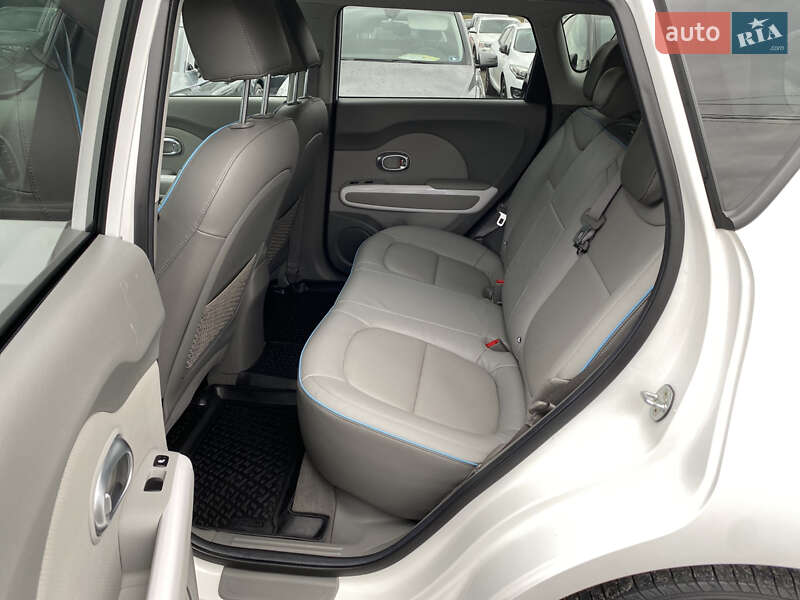 Позашляховик / Кросовер Kia Soul EV 2016 в Луцьку