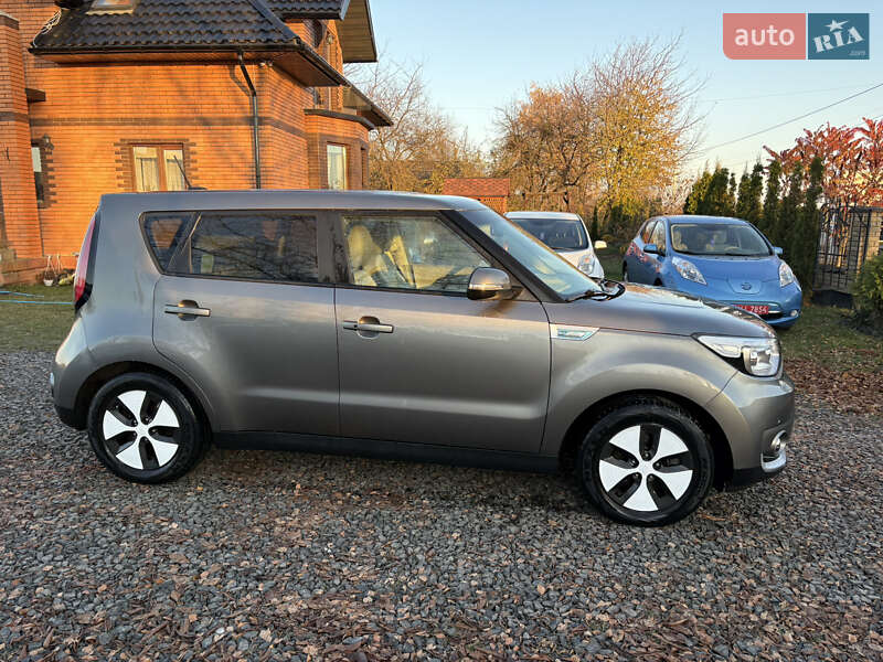 Внедорожник / Кроссовер Kia Soul EV 2016 в Луцке фото 5 Внедорожник / Кроссовер Kia Soul EV 2016 в Луцке