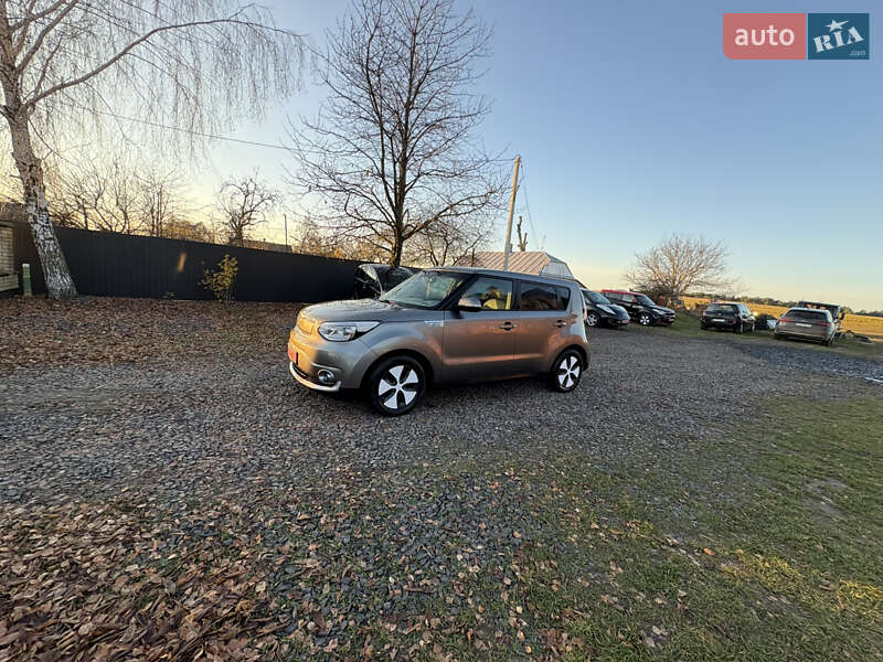 Внедорожник / Кроссовер Kia Soul EV 2016 в Луцке фото 12 Внедорожник / Кроссовер Kia Soul EV 2016 в Луцке