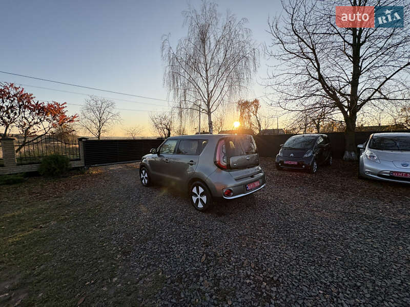 Внедорожник / Кроссовер Kia Soul EV 2016 в Луцке фото 17 Внедорожник / Кроссовер Kia Soul EV 2016 в Луцке