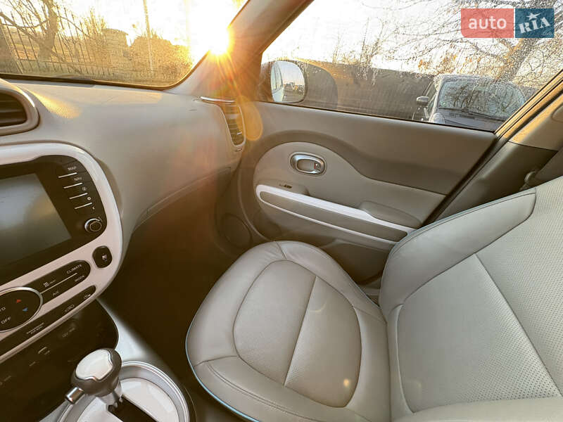 Внедорожник / Кроссовер Kia Soul EV 2016 в Луцке фото 23 Внедорожник / Кроссовер Kia Soul EV 2016 в Луцке