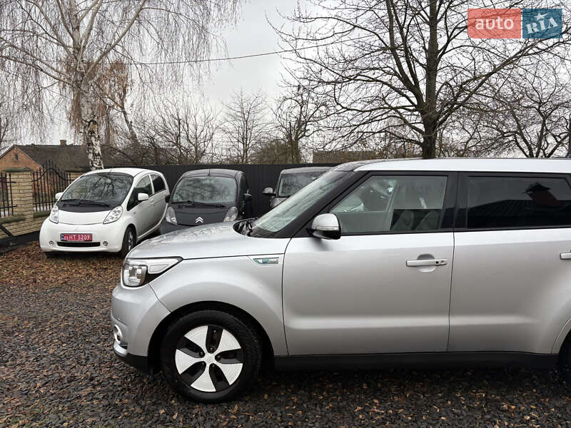 Внедорожник / Кроссовер Kia Soul EV 2016 в Луцке фото 18 Внедорожник / Кроссовер Kia Soul EV 2016 в Луцке
