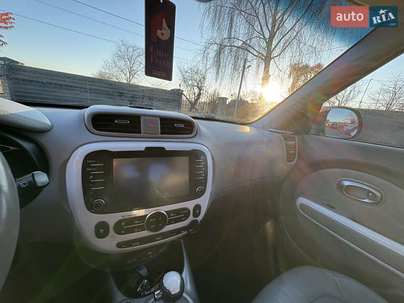 Позашляховик / Кросовер Kia Soul EV 2015 в Луцьку