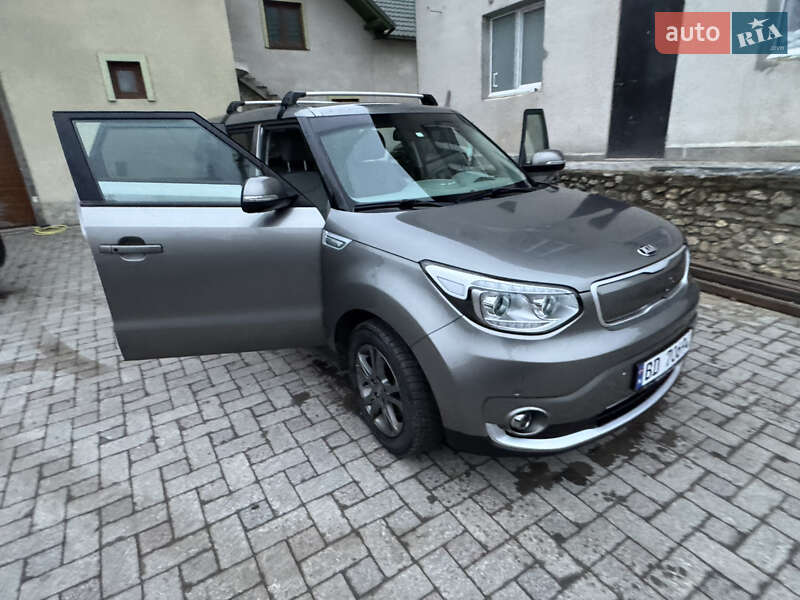 Внедорожник / Кроссовер Kia Soul EV 2015 в Тернополе