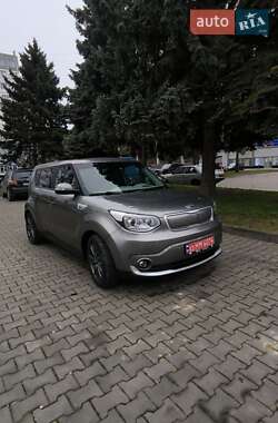 Позашляховик / Кросовер Kia Soul EV 2015 в Чернівцях