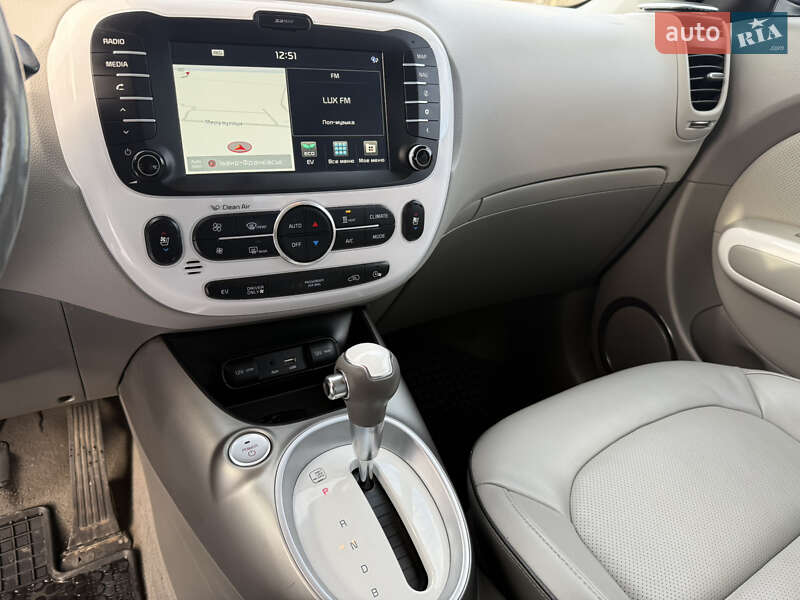 Позашляховик / Кросовер Kia Soul EV 2015 в Івано-Франківську