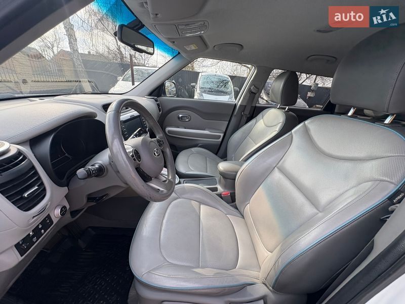 Внедорожник / Кроссовер Kia Soul EV 2014 в Луцке