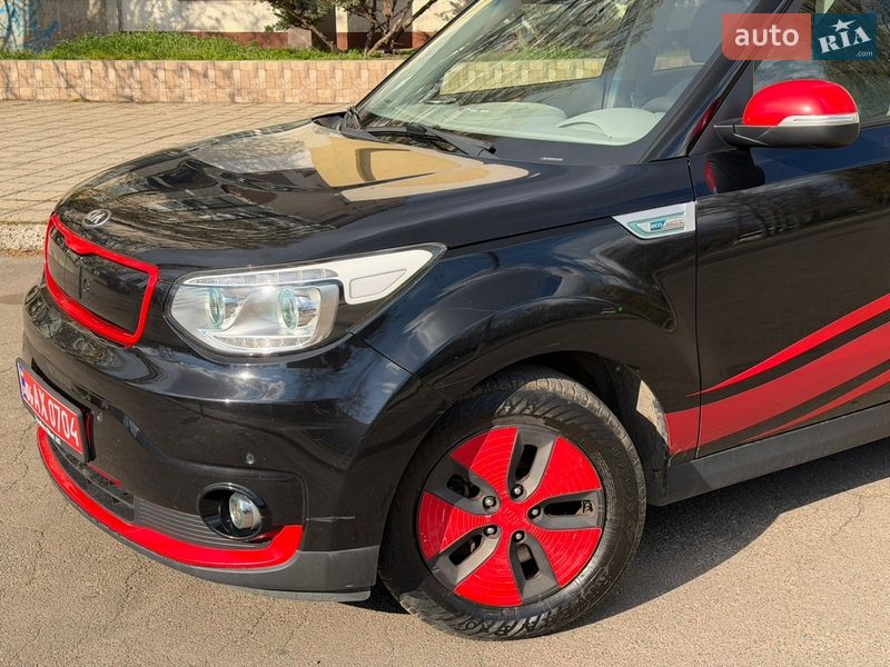 Позашляховик / Кросовер Kia Soul EV 2015 в Миколаєві