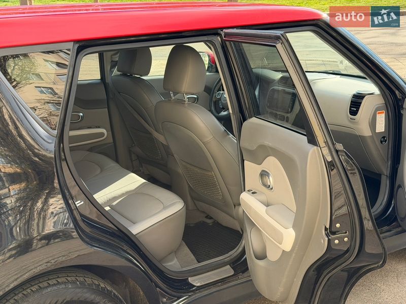 Позашляховик / Кросовер Kia Soul EV 2015 в Миколаєві