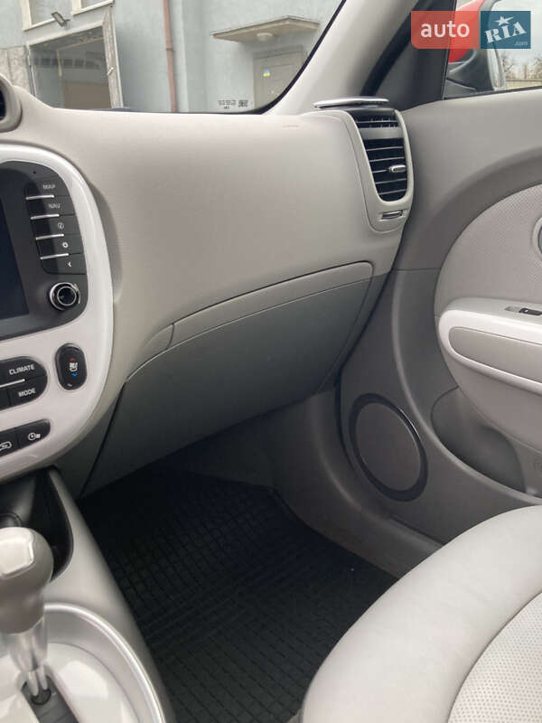 Внедорожник / Кроссовер Kia Soul 2015 в Полтаве