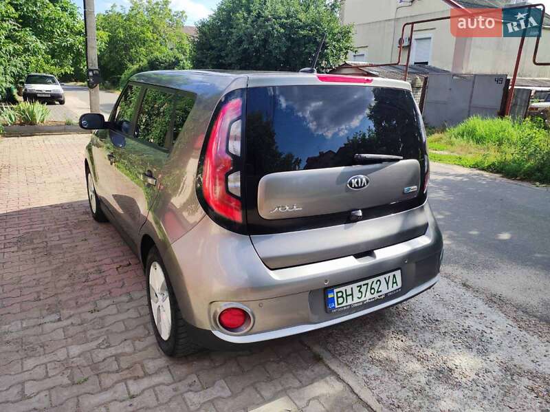 Позашляховик / Кросовер Kia Soul 2016 в Одесі