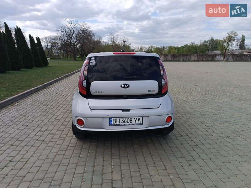 Позашляховик / Кросовер Kia Soul 2017 в Одесі