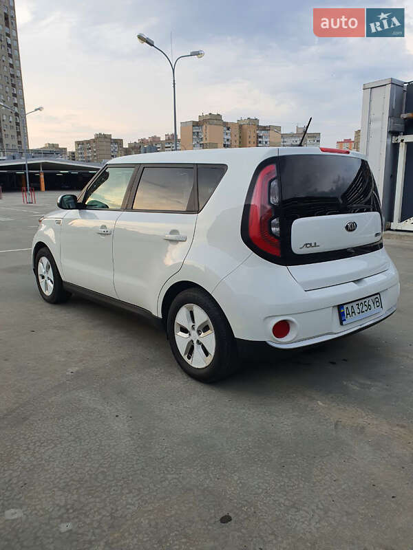 Позашляховик / Кросовер Kia Soul 2016 в Києві