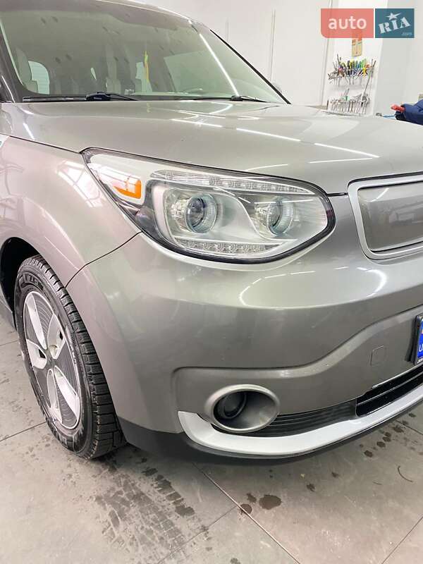 Позашляховик / Кросовер Kia Soul 2016 в Києві