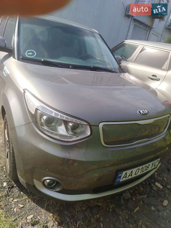 Позашляховик / Кросовер Kia Soul 2015 в Києві
