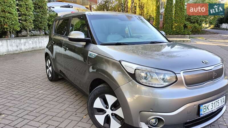 Позашляховик / Кросовер Kia Soul 2017 в Рівному